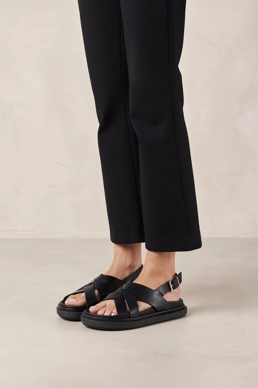 Women Hansen & Gretel | Alohas Trunca Padded Sandal Black