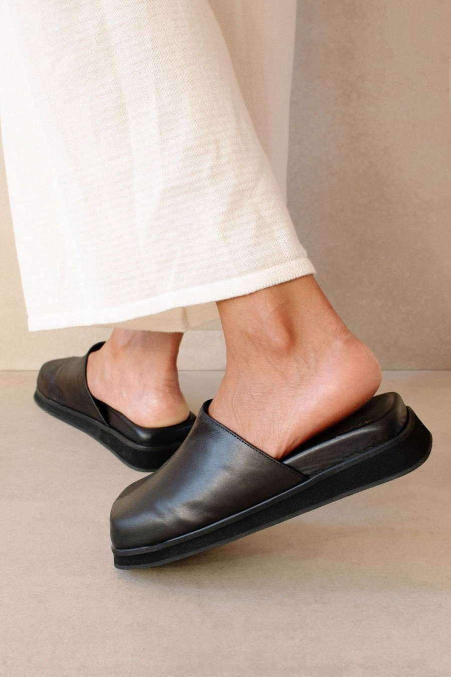 Women Hansen & Gretel | Alohas Whiz Clog Black